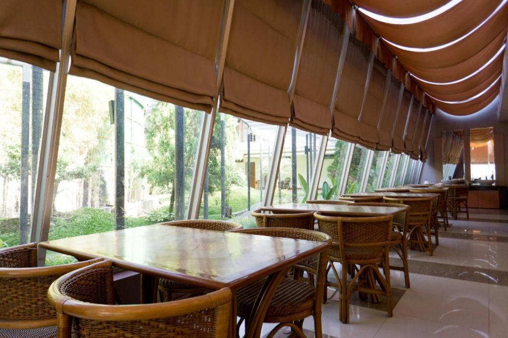 Hotel Asri Plaza Asia Tasikmalaya Ngoại thất bức ảnh